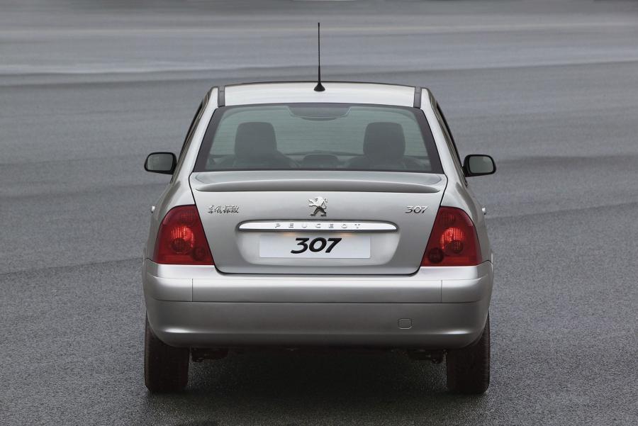  Peugeot 307 Sedan 2004 года  (фото 7 из 9)